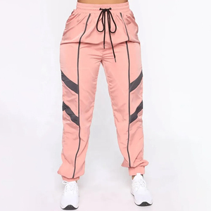 Conjunto deportivo informal de dos piezas para mujer, personalizado al por mayor, tela suave y cómoda para viajes, entrenamiento, gimnasio y estilo activo diario. - Product Image 4