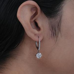 Pendientes Colgantes de Moissanita con Cierre de Palanca, Diseño de Corona con Pavé, Chapados en Plata de Ley, Románticos para Novia y Boda - Product Image 2