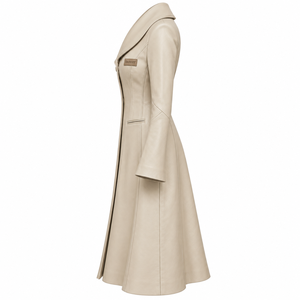 Manteau long pour femme en cuir beige crème, sur mesure, avec col châle large et manches évasées, style trench-coat. - Product Image 4