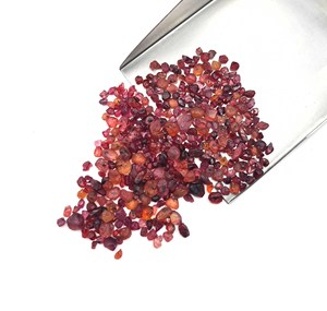 Lote de piedras preciosas sueltas de zafiro rojo natural en bruto de 3-8 mm, 100 quilates, con certificado IGI para la fabricación de joyas. - Product Image 4