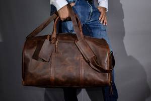 Bolsa de Viaje Deportiva Impermeable de Moda, Negra, Vegana, de PU y Poliéster, con Correa Ajustable, Resistente, de 7 Pulgadas, para Viajes, Gimnasio y Deportes al Aire Libre - Product Image 3