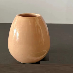 Mini vase en céramique glacée au caramel chaud, forme arrondie compacte, finition durable et accent contemporain pour les intérieurs modernes - Product Image 1