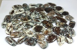 คริสตัลอะสโทฟิลไลต์สีน้ำตาลธรรมชาติทรงคาโบชอง สำหรับบำบัดจักระ พลังเรกิ คุณภาพสูง แบบดิบ แบนด้านหลัง ขายส่งจำนวนมาก - Product Image 1