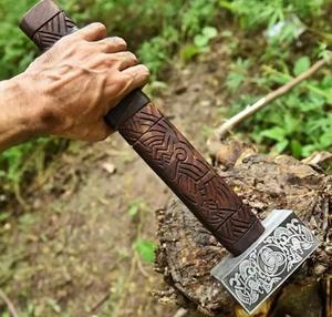STEEL CRAFT INTERNATIONAL Martillo de Techo Vikingo de Acero al Carbono Hecho a Mano, con Mango de Nogal Tallado a Mano, 1 Año de Garantía - Product Image 2