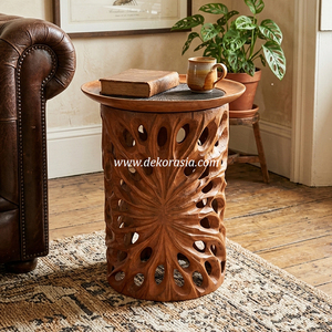 Table d'appoint en teck artisanal avec sculpture unique pour salon, chambre et décoration intérieure - Product Image 5