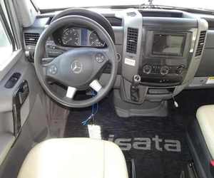 Autocaravana 4x4 Personalizada con Refrigerador para Campamentos al Aire Libre y Viajes, Remolque Camper RV - Product Image 6