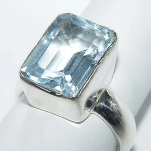 Anillo de Plata 925 con Topacio Azul Corte Esmeralda, Engaste de Bisel, Diseño Geométrico Clásico, Unisex, para Uso Diario - Product Image 1