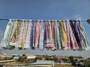 Lote al por mayor de pareos de playa para mujer con estampado de hojas hecho a mano en India, ligeros, para cubrir el bikini, pañuelo de verano - Product Image 5