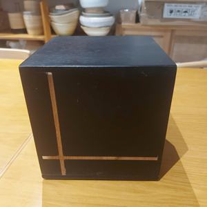 Urna de cremación de madera cuadrada de estilo europeo superventas de alta calidad de Vietnam, los mejores suministros funerarios para cenizas humanas y de mascotas - Product Image 2