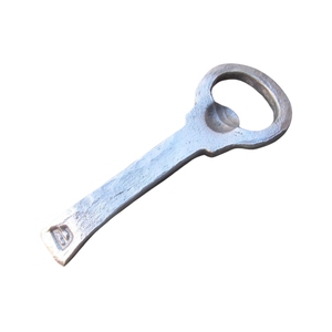 Abridor de botellas de hierro con acabado en polvo negro mate de aspecto elegante, ideal como regalo o recuerdo, para tapones de vino. - Product Image 6