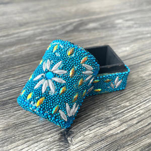 Boîte à bijoux artisanale indienne haut de gamme avec décor perlé et paillettes en laque, magnifique boîte à pilules en bois - Product Image 2