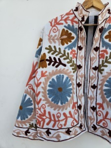 Veste en coton brodée de fleurs pour femme, col montant, manches longues, style Prairie Chic artisanal, cadeau pour elle - Product Image 4
