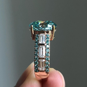แหวนทองคำขาว 14K ชุบทองคำ ประดับเพชรทรงรีสีเขียว 1.75 กะรัต สำหรับเธอ แหวนหมั้น แหวนแต่งงาน IGI - Product Image 4