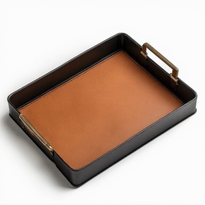 Plateau de rangement en cuir de qualité supérieure conçu pour les montres, les clés, le portefeuille et les accessoires personnels, avec une organisation élégante et une fabrication raffinée - Product Image 1