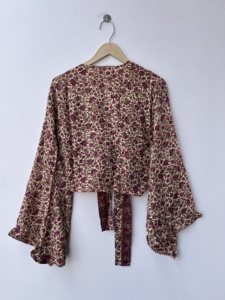 Top Cruzado Hippie Boho con Mangas Campana y Lazo Frontal, Estilo Vintage de Seda Retro Ecológica, Manga Acampanada, Estética Espíritu Libre - Product Image 6