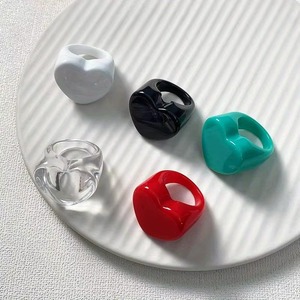 Joyería de Moda Hecha a Mano, Colorida, Brillante y Ligera para Unisex, Juego de Anillos de Resina Premium con Forma de Corazón - Product Image 1