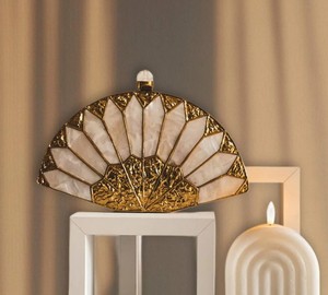 Bolso de mano artesanal de nácar con forma de abanico para mujer, ideal para bodas y fiestas, estilo nupcial, India - Product Image 4