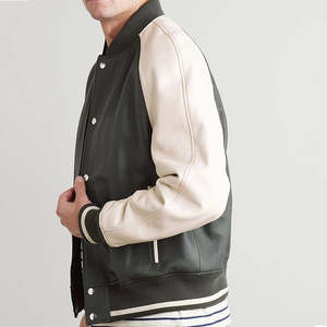 Veste varsity pour homme en crème avec manches en cuir noir, col rabattu, fermeture à un bouton, style décontracté d'automne - Product Image 2