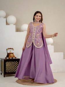 Ensemble de vêtements ethniques régionaux en soie romaine avec broderie de sequins de 5 mm, comprenant un haut, un sharara, un palazzo et un dupatta (MW 5071) - Product Image 2