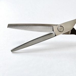 กรรไกรตัดผมมืออาชีพ Sharp Tesoura สำหรับคนถนัดขวา 29 ฟัน ผลิตจากเหล็กกล้าไร้สนิมญี่ปุ่น สำหรับตัดผม - Product Image 3