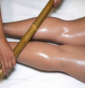 Múltiples nudos pequeños y redondos de madera, dispuestos en pares, proporcionan una acupresión profunda y estimulante a través de caminos musculares más grandes, al por mayor. - Product Image 4