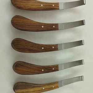 Couteau à sabots en acier Damas de qualité supérieure IRON, outil de fermeur pour le taillage des sabots, lame artisanale, outils vétérinaires, marque privée OEM - Product Image 6