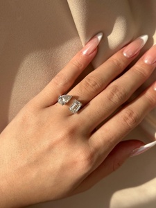 Bague de fiançailles solitaire Toi et Moi en diamant taille poire émeraude étincelant, sertie à griffes, avec deux pierres de laboratoire, en or massif 14k 18k - Product Image 2