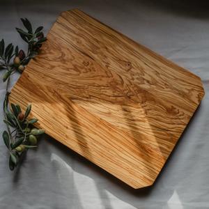 Tabla de cortar de madera natural para una preparación de alimentos limpia y una estética cálida en la cocina - Product Image 2