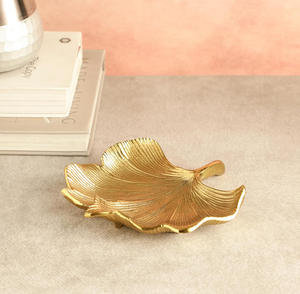 Bandeja Decorativa Moderna de Aluminio Dorado en Forma de Hoja, Duradera, Fácil de Limpiar, Texturizada, para Joyas, Anillos y Objetos Pequeños - Product Image 6