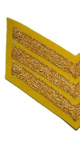 Le chevron à 3 barres (trois rayures en forme de V) est généralement l'insigne d'un sergent. - Product Image 2