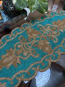 Camino de Mesa Hecho a Mano con Cuentas, Forma Ovalada, Bordado Floral Turquesa y Dorado, Decoración para el Hogar - Product Image 5