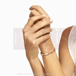 Wunderschönes Mehrstufiges Labor-Diamant-Armreif aus Gelbgold mit Perlensträngen und Zentraler Halo-Fassung Atemberaubendes Mehrschichtiges Design - Product Image 3