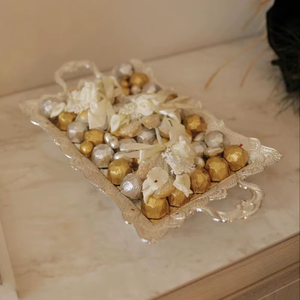 Bandeja de Servir Decorativa con Asas Plateadas y Adornos Florales, con Surtido de Bombones Envueltos, Ideal para Bodas y Celebraciones Eid - Product Image 1