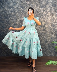 Vestido Midi de Algodón Naranja con Bordado en Capas, Mangas Abullonadas, Cuello Cuadrado, Estilo Bollywood, Ropa para Mujer - Product Image 3