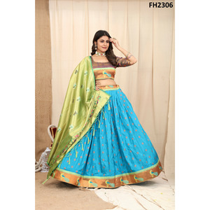 Ensemble de pulls traditionnels pour femmes Matériau jacquard Lehenga Choli Ajoutant une touche élégante à votre look - Product Image 2