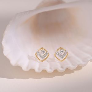 Pendientes de Oro Amarillo con Diamantes Cultivados en Laboratorio, Diseño Geométrico de Cometa - Product Image 4