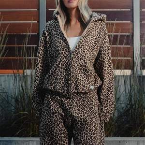 Sudadera con Capucha Oversize de Punto Sólido con Bordado para Mujer |   Sudadera con Capucha Personalizada |   Sudadera Informal de Otoño para Usar en la Calle - Product Image 4