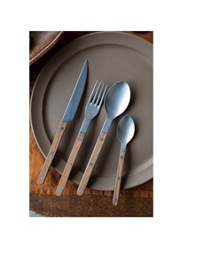 Ensemble de couverts en métal rustique moderne avec manche en bois, ustensiles de table artistiques pour cuisine contemporaine - Product Image 5