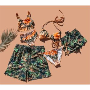 Conjunto de Trajes de Baño Familiares Personalizados con Estampado Floral, Trajes de Baño Tropicales para la Playa - Product Image 1