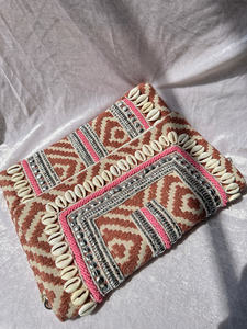 Sac fourre-tout à franges en coquillages de cauris, pochette ornée de motifs tribaux, sac à main ethnique tendance pour femme, idéal pour les vacances et la mode boutique - Product Image 3