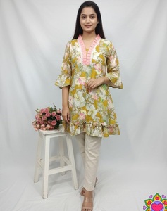 Nuevas Kurtis de Poliéster y Rayón con Estampado Floral para Mujer, Corte Holgado, Estilo Casual Midi, con Detalles en Rosa, Estilo Indio-Pakistaní, para Usar en Verano, Kurtis Cortos - Product Image 1