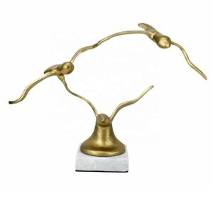 Sculpture d'oiseau moderne en aluminium avec base en marbre Vitrine d'espace de vie Décoration intérieure moderne Décoration artisanale en métal - Product Image 2