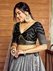 Ensemble Lehenga gris à sequins, style Banarasi, robe de soirée avec dupatta en tulle et chemisier à lacets pour mariage Sangeet - Product Image 3