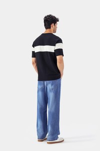 เสื้อยืดคอกลมแขนสั้นสีดำขาวเรียบง่ายสำหรับผู้ชาย ทรงปกติ ผ้าฝ้ายถัก โลโก้ด้านหน้า ย้อมเส้นด้าย เนื้อผ้าหนา สไตล์สตรีทแวร์ - Product Image 3