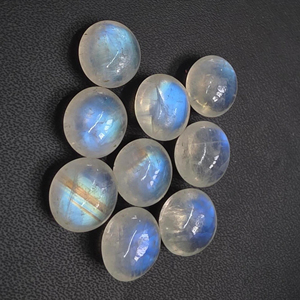 Piedra de Luna Arcoíris Natural, Corte Briolette Redondo, Calibrada, con Fuego Azul, Disponible en Todos los Tamaños - Product Image 4