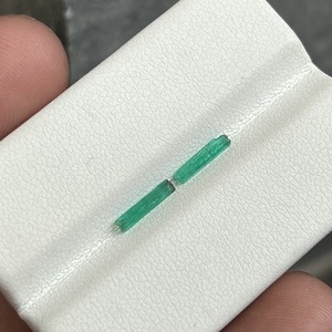 Esmeralda de Panjshir, Afganistán, 0.43 Ct, 2 Piezas, Gema Natural Verde en Bruto para Tallado de Gemas y Joyería Fina - Product Image 4