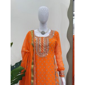 Robes de créateur avec haut-bas et dupatta, rehaussées par des travaux de broderie et de sequins - Product Image 2