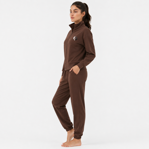 Survêtement élégant pour femmes, offrant un confort doux, une qualité durable et une grande liberté de mouvement pour les activités sportives, les voyages et les occasions décontractées. - Product Image 2