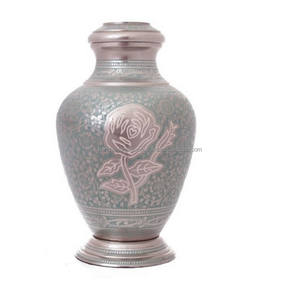 Urnes de crémation en laiton classiques et de haute qualité avec conception de fleurs étain et couleur rose finies pour les cendres humaines - Product Image 4