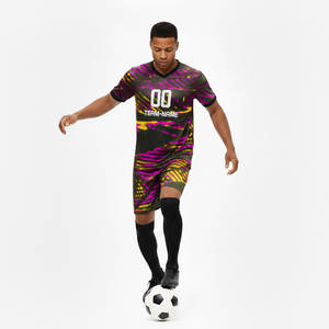 Maillots de football personnalisés de haute qualité, imprimés par sublimation, séchage rapide, protection UV, respirants, ensembles d'uniformes d'entraînement de football à manches courtes - Product Image 4